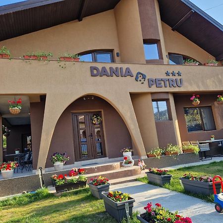 Dania&Petru Residence ตือร์กูออกนา ภายนอก รูปภาพ