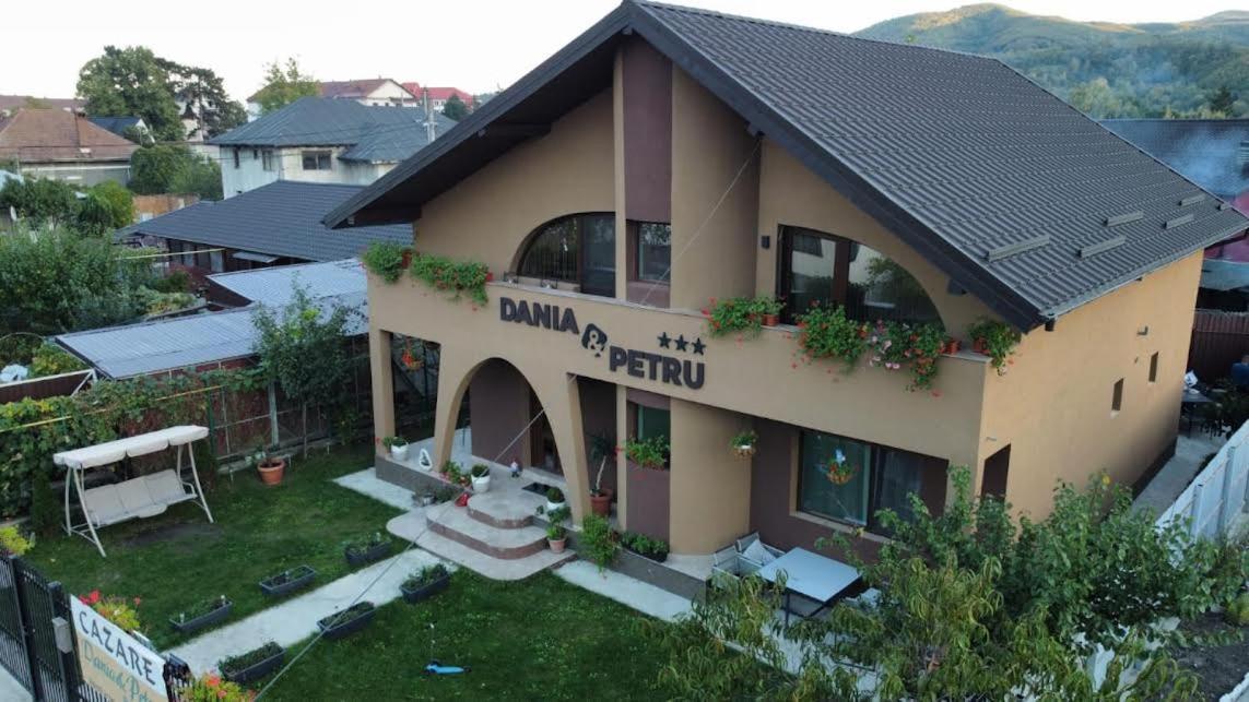 Dania&Petru Residence ตือร์กูออกนา ภายนอก รูปภาพ